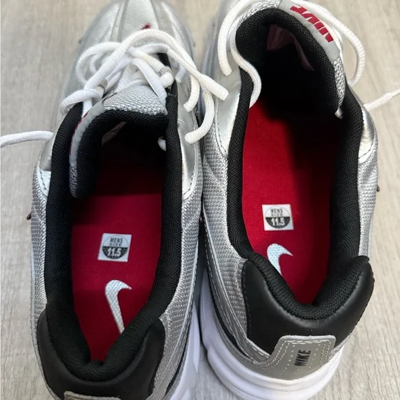 Nike Initiator Men's Silver and Black Athletic Shoes - Picture 3 of 5
